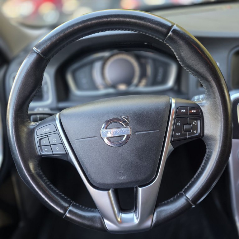 2018 Volvo V60 Image 9