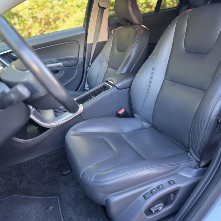 2018 Volvo V60 Image 10