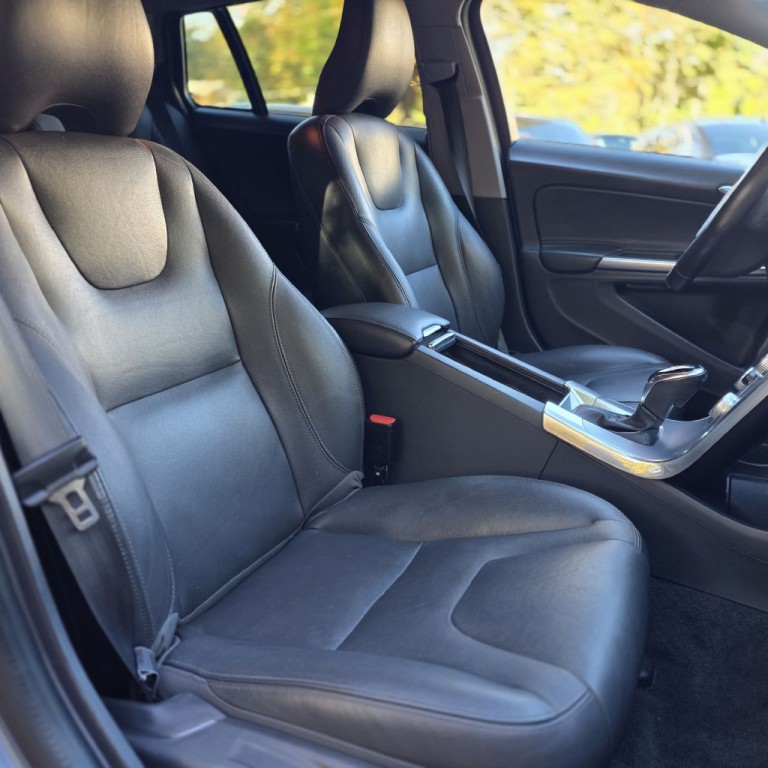 2018 Volvo V60 Image 11