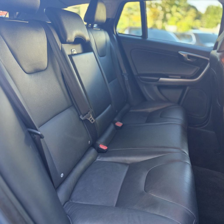2018 Volvo V60 Image 12