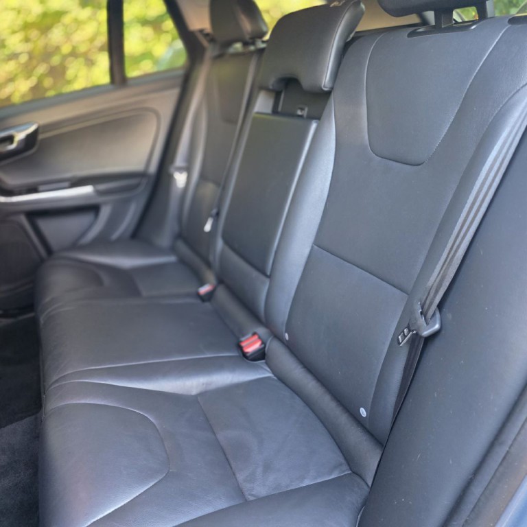 2018 Volvo V60 Image 13