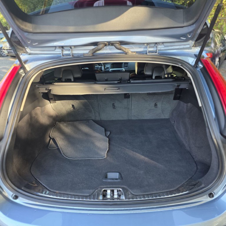 2018 Volvo V60 Image 14
