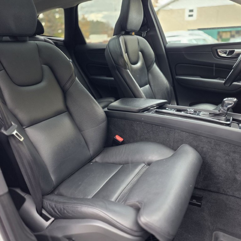 2019 Volvo XC60 Image 12