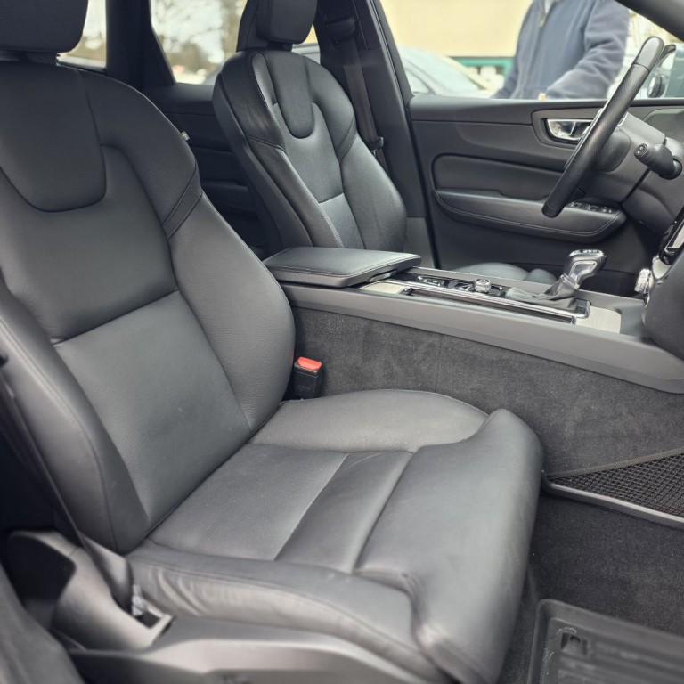 2019 Volvo XC60 Image 12