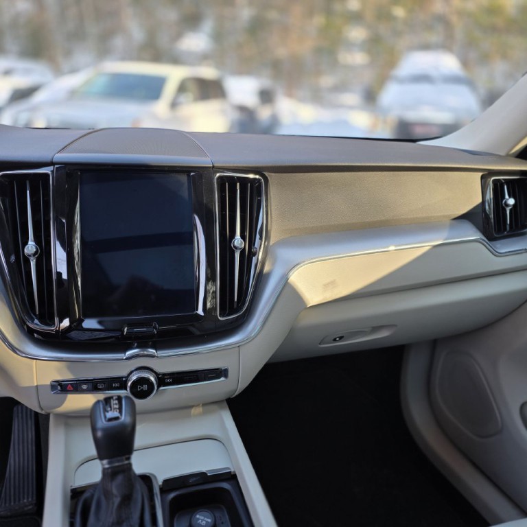 2019 Volvo XC60 Image 10