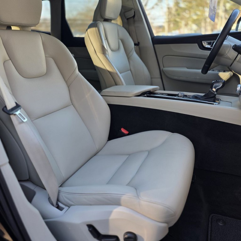 2019 Volvo XC60 Image 12
