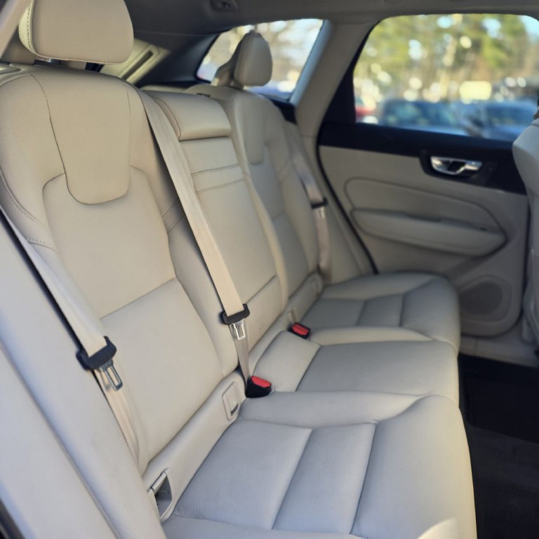 2019 Volvo XC60 Image 14