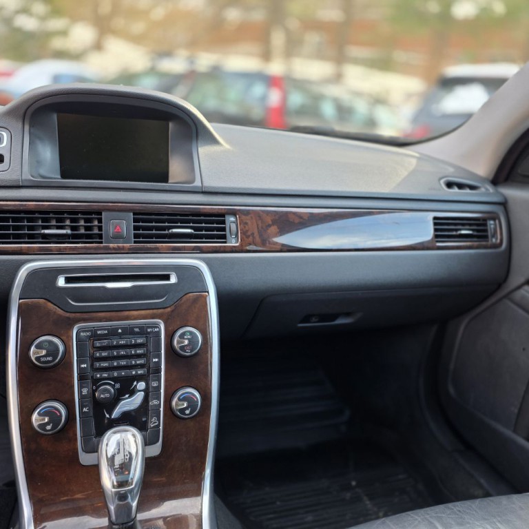 2013 Volvo XC70 Image 10