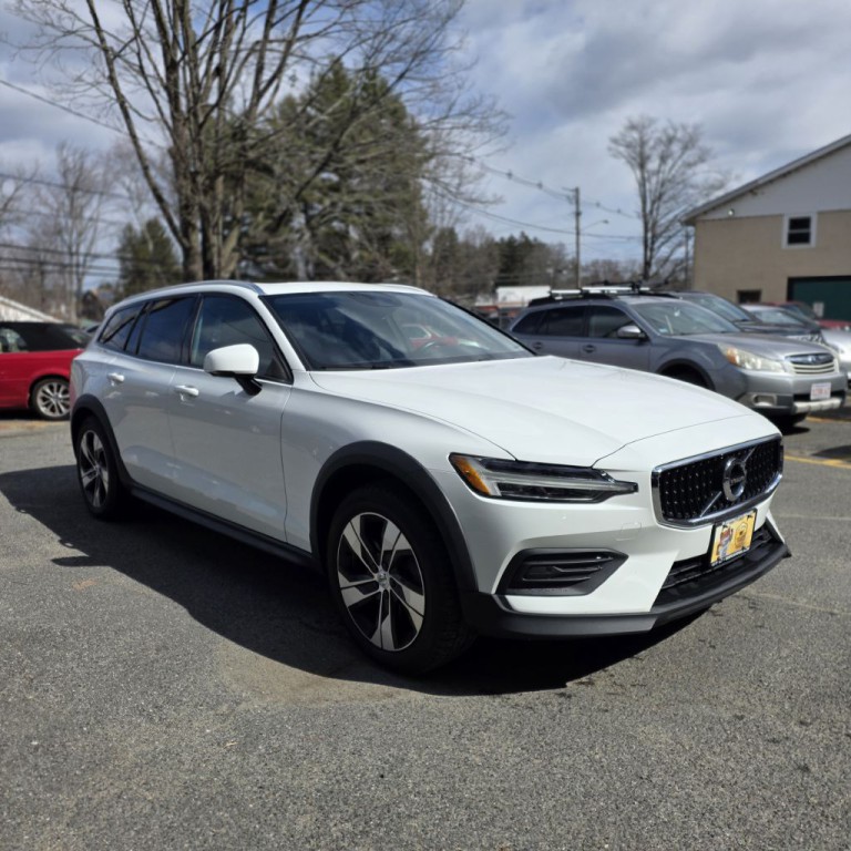 2020 Volvo V60 Image 1