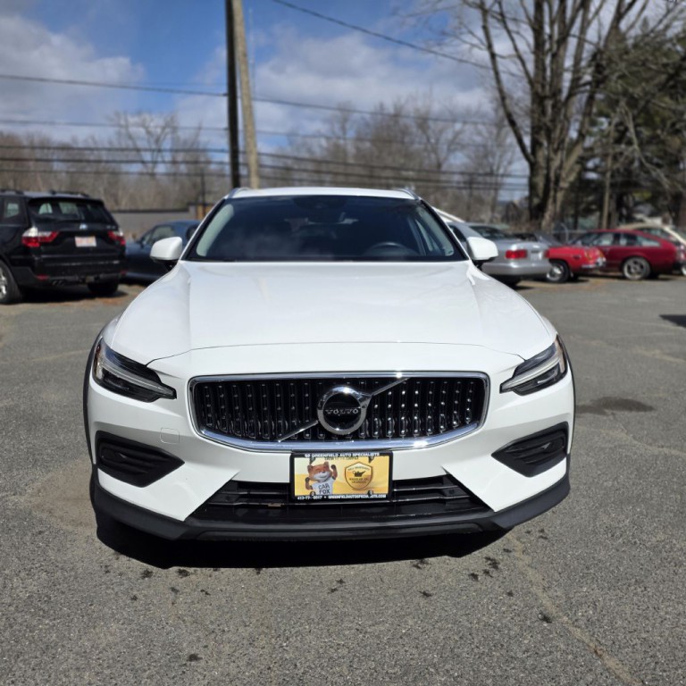 2020 Volvo V60 Image 2
