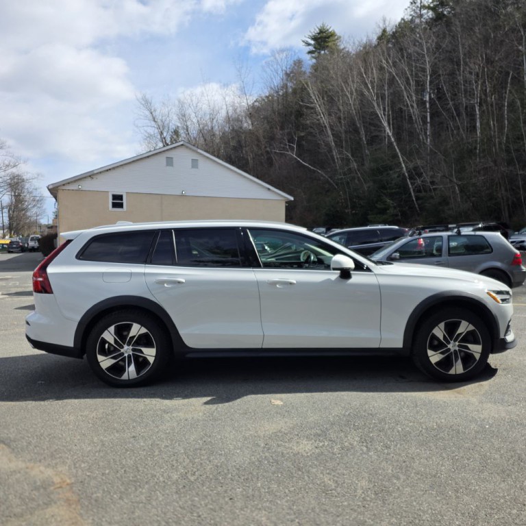 2020 Volvo V60 Image 5