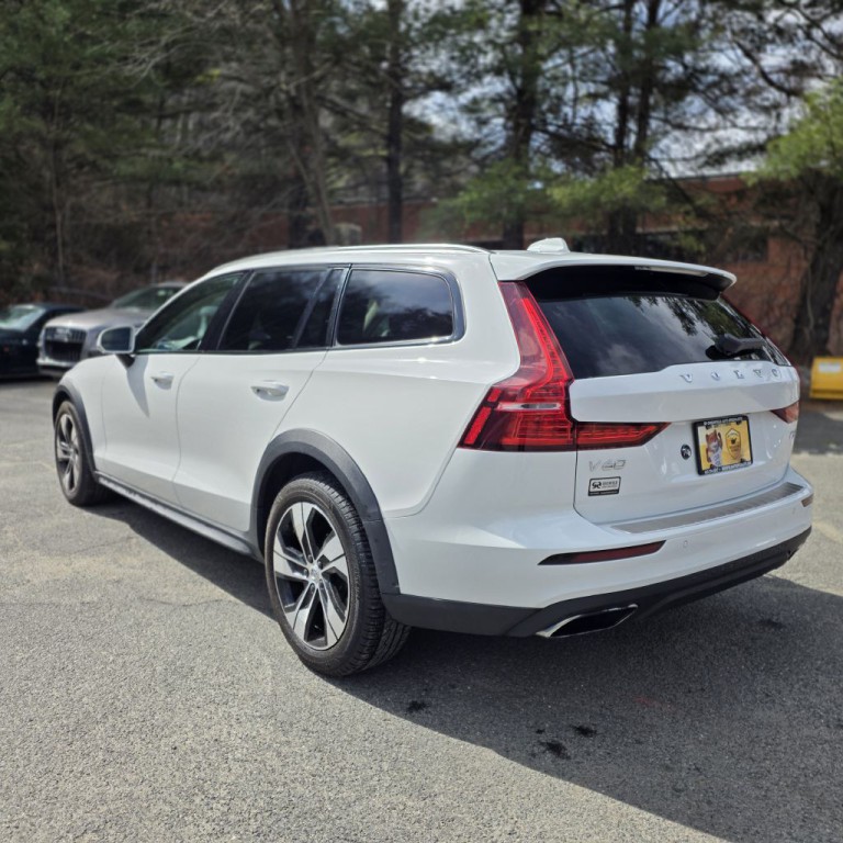 2020 Volvo V60 Image 6