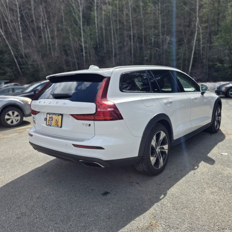 2020 Volvo V60 Image 8