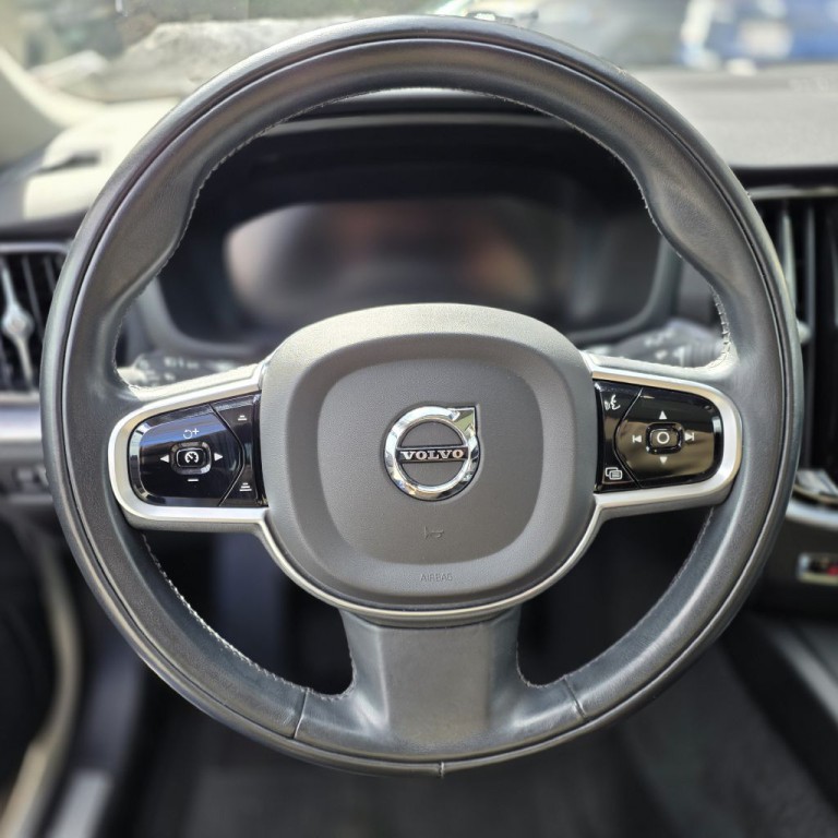 2020 Volvo V60 Image 9