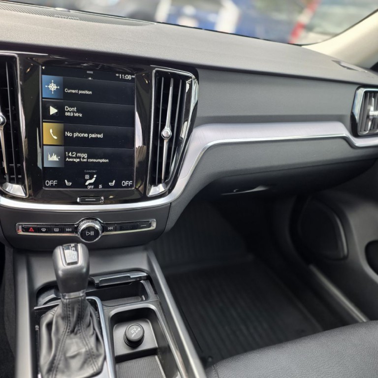 2020 Volvo V60 Image 10