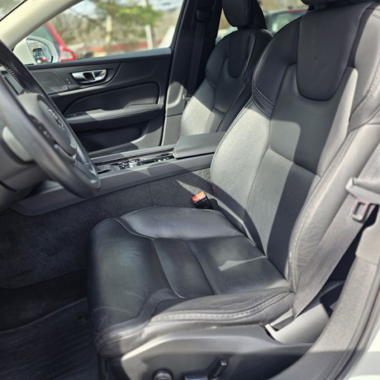 2020 Volvo V60 Image 11