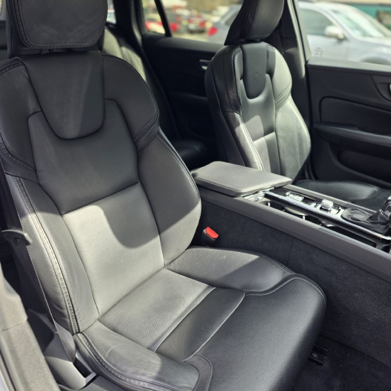 2020 Volvo V60 Image 12