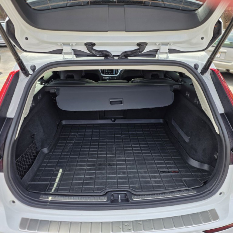 2020 Volvo V60 Image 15