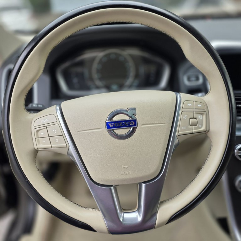 2016 Volvo XC60 Image 9