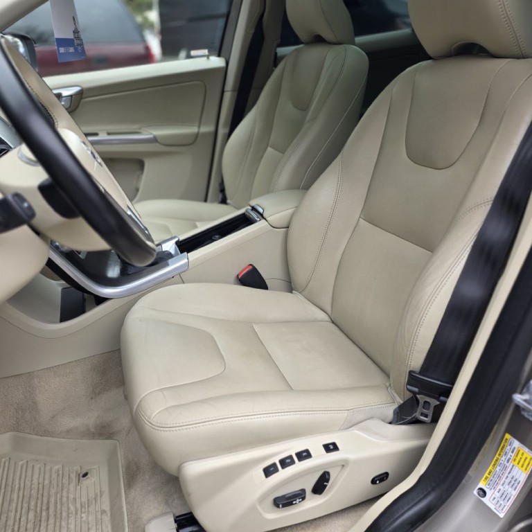 2016 Volvo XC60 Image 10