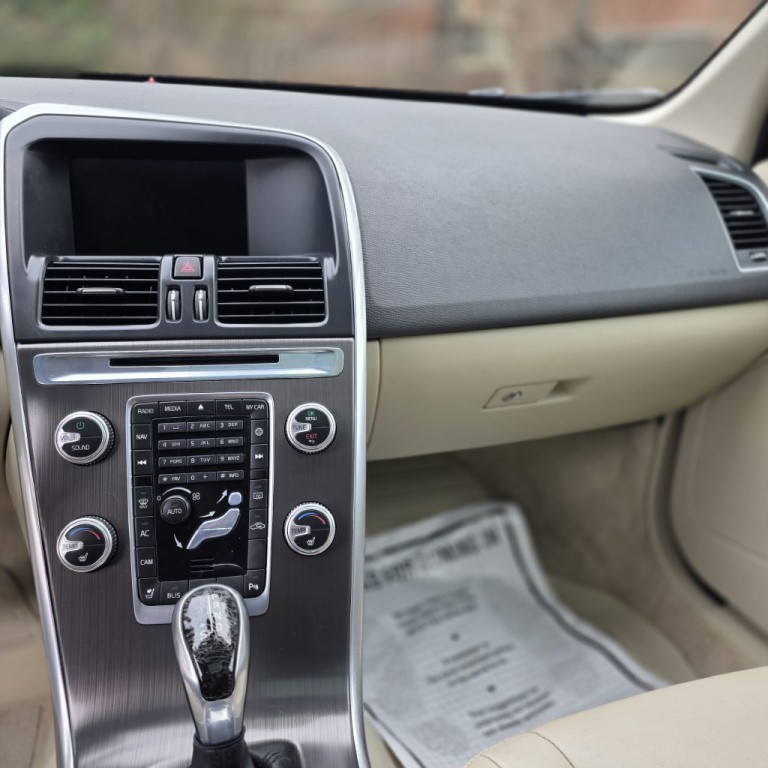 2016 Volvo XC60 Image 11