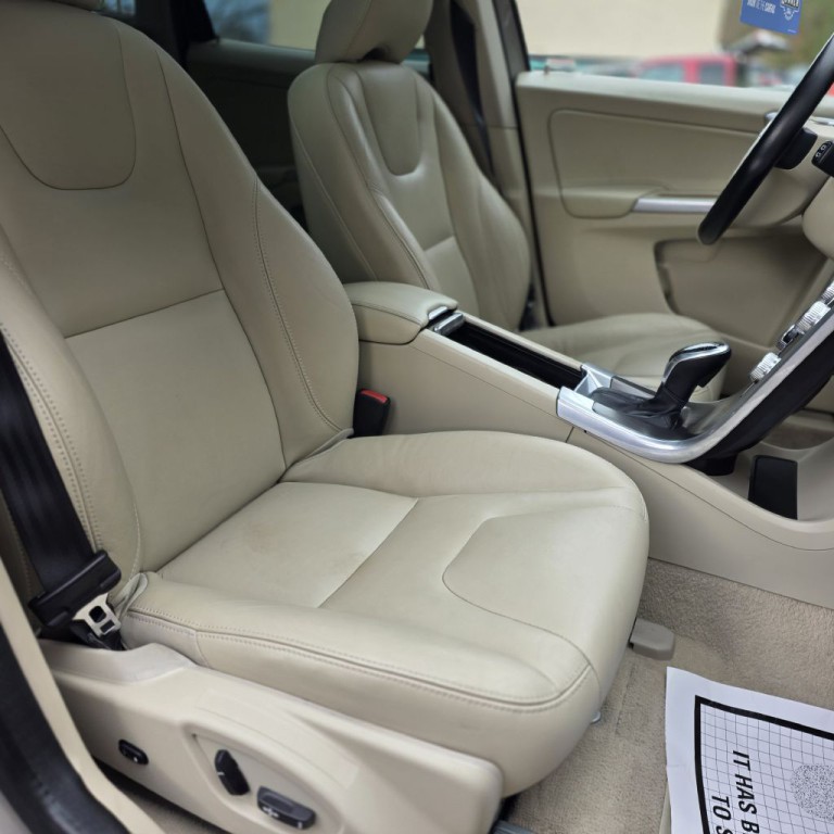 2016 Volvo XC60 Image 12