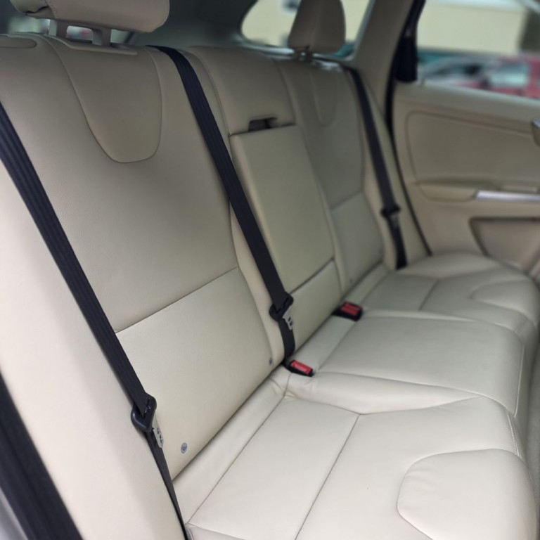 2016 Volvo XC60 Image 14