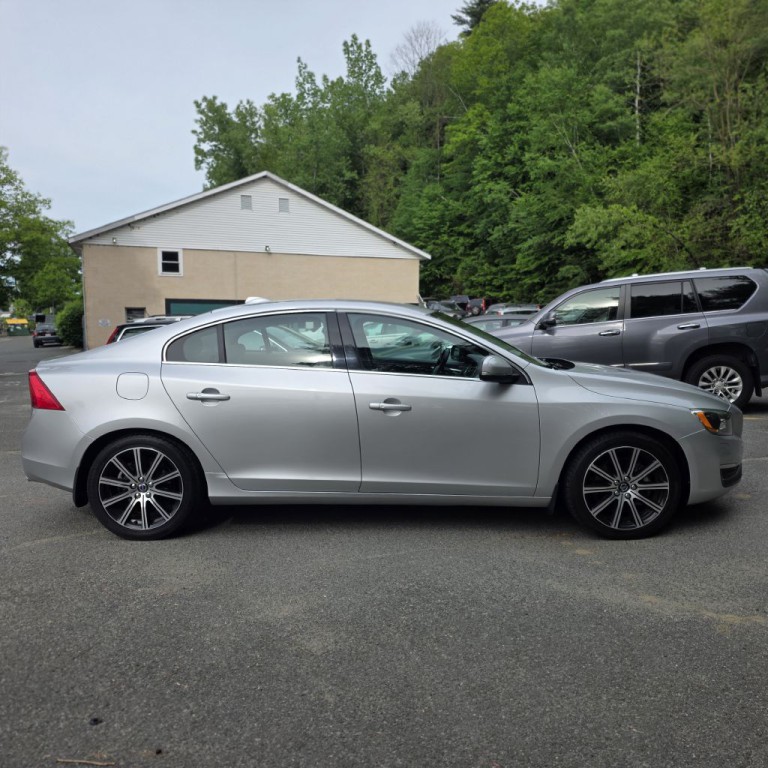 2017 Volvo S60 Image 5