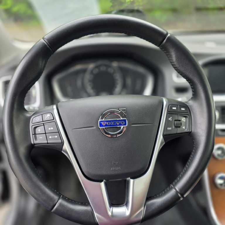 2017 Volvo S60 Image 9