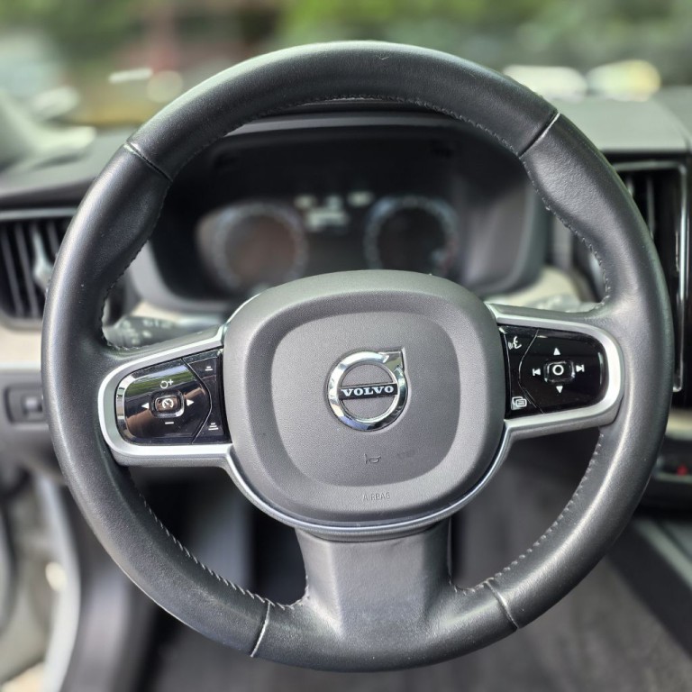 2020 Volvo XC60 Image 9