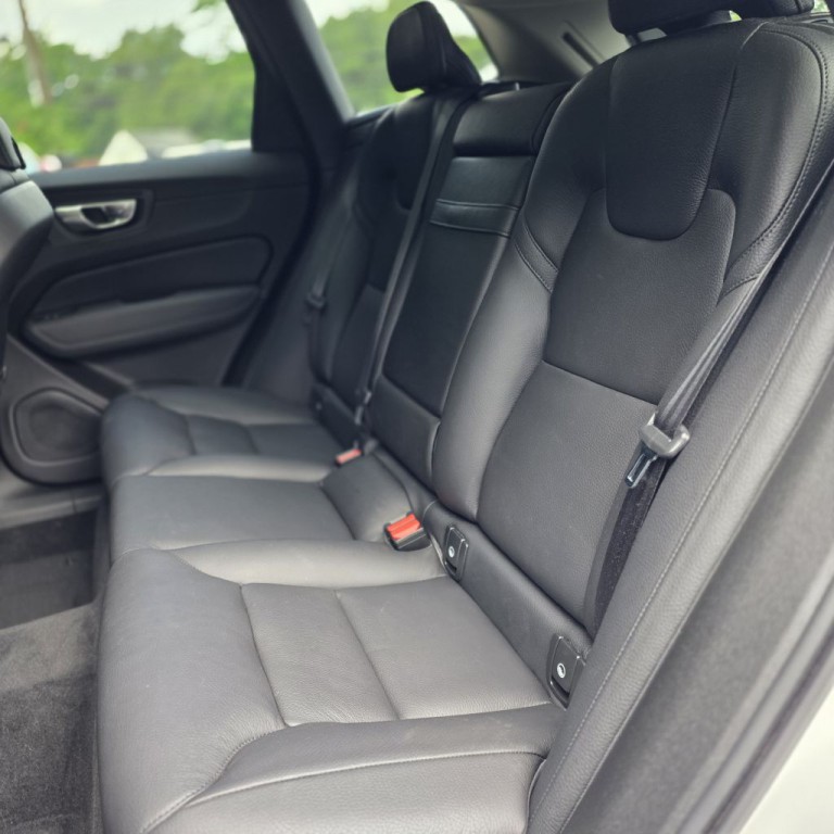2020 Volvo XC60 Image 12