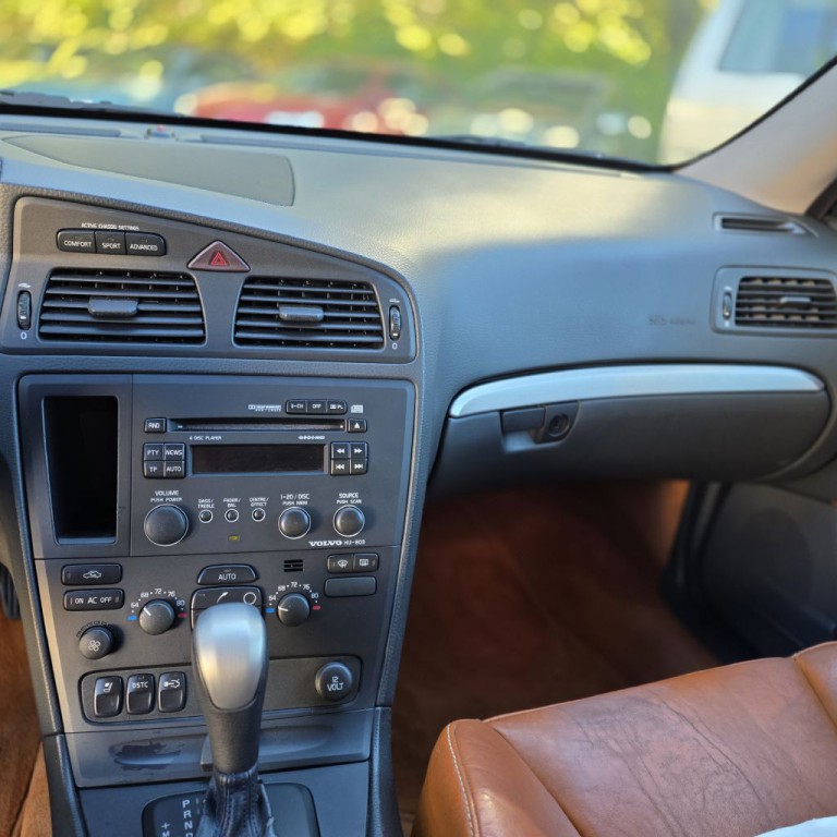 2004 Volvo S60 Image 10