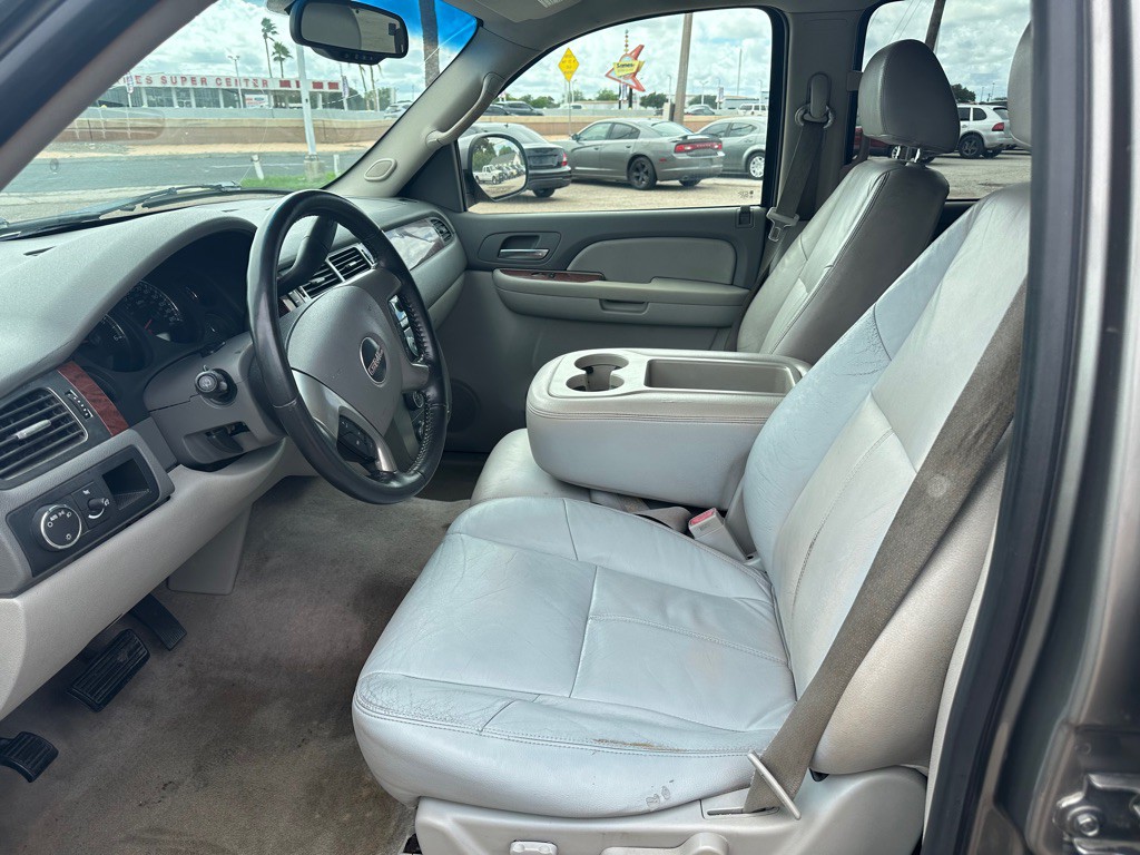 2007 GMC Yukon Image 2