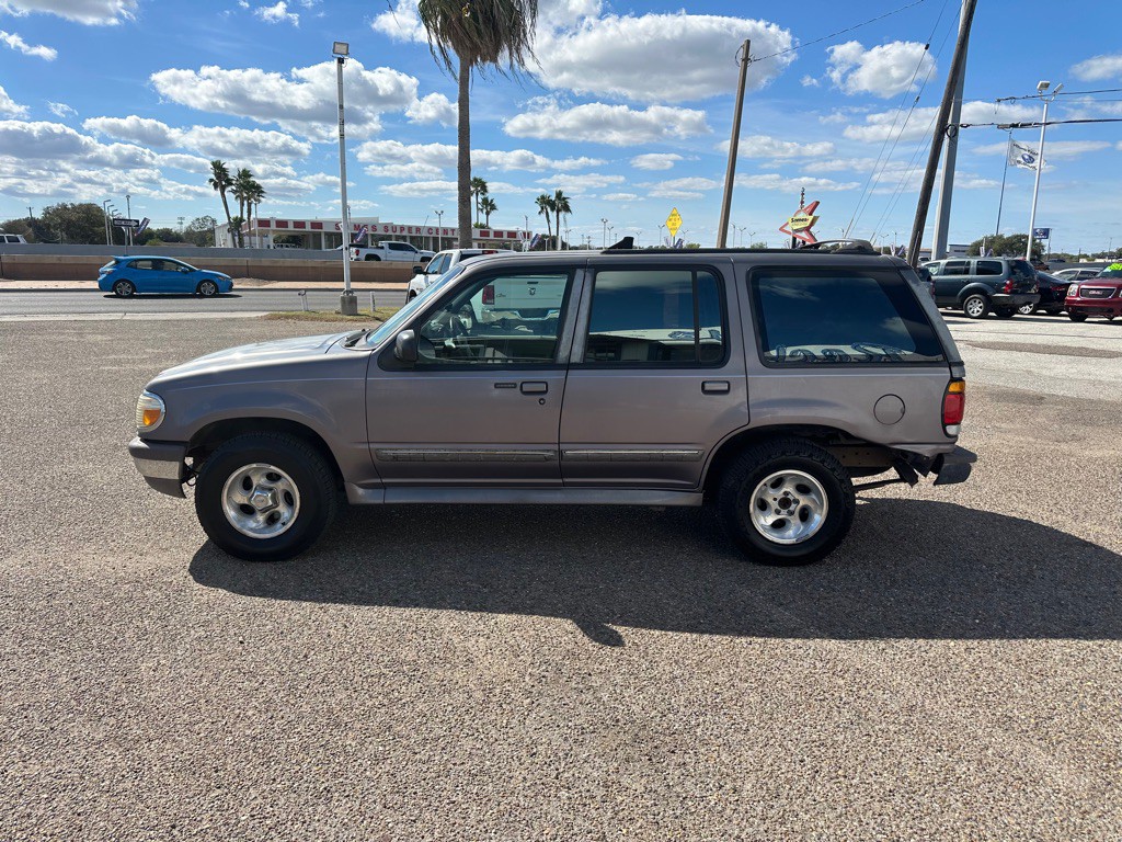 1996 Ford Explorer Image 2