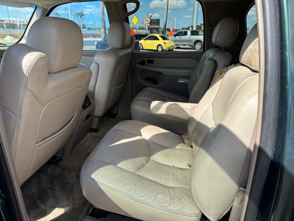2003 Chevrolet Suburban Image 3