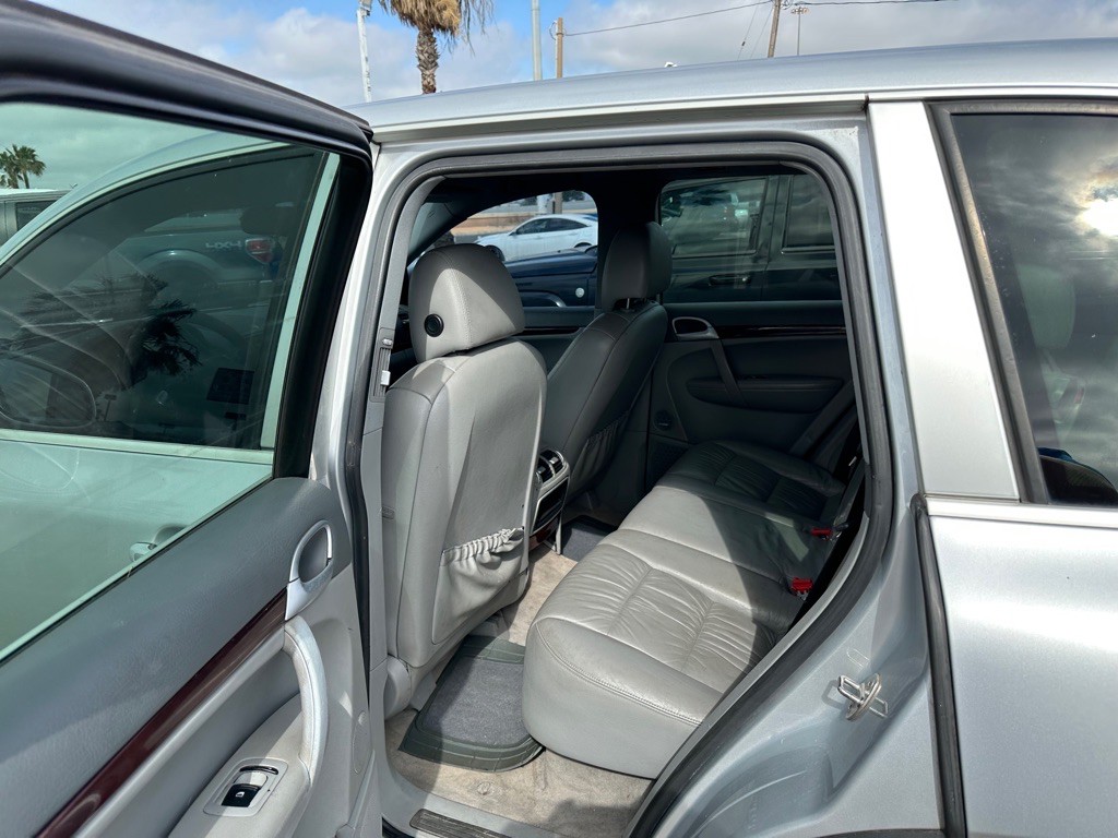 2005 Porsche Cayenne Image 2