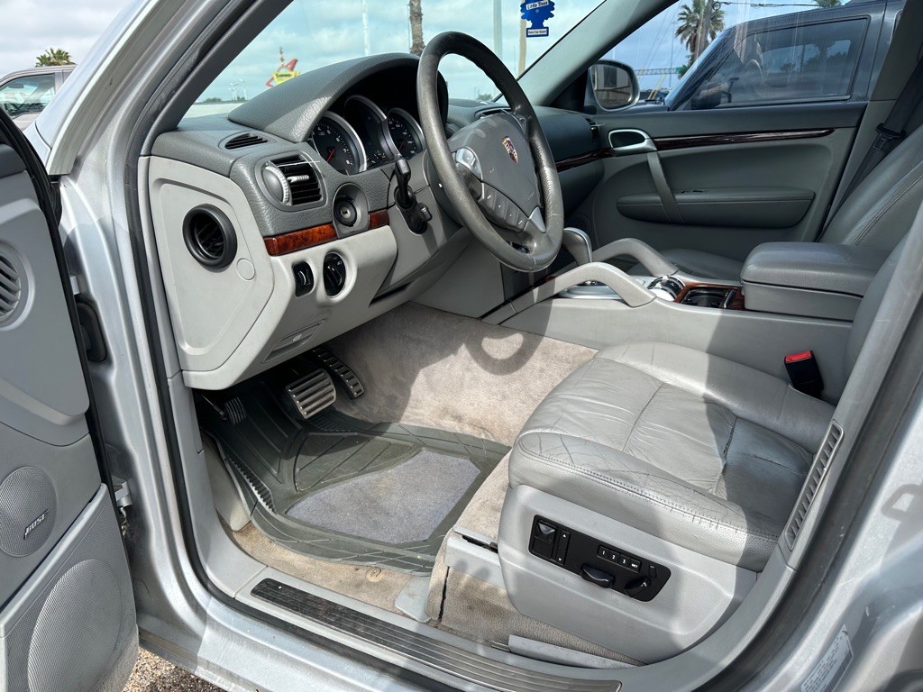 2005 Porsche Cayenne Image 3