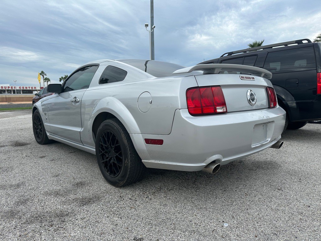 2005 Ford Mustang Image 2