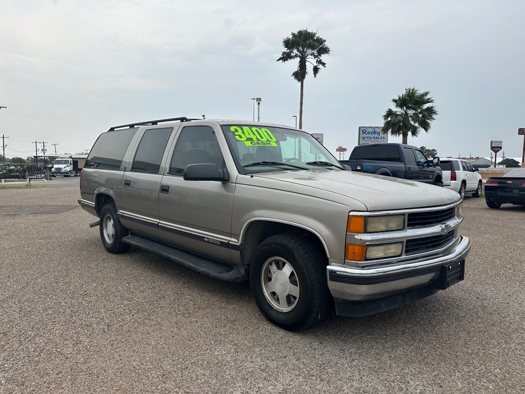 1999 Chevrolet Suburban Image 2