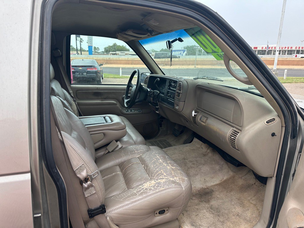 1999 Chevrolet Suburban Image 3