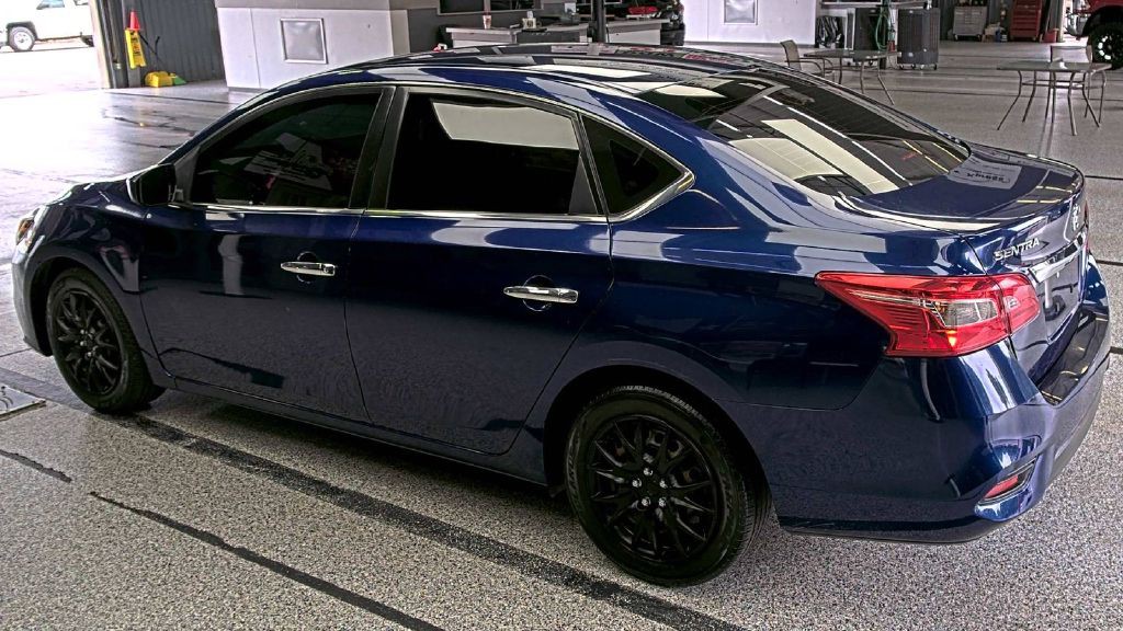 2018 Nissan Sentra Image 2