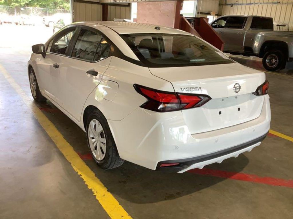 2020 Nissan Versa Image 2