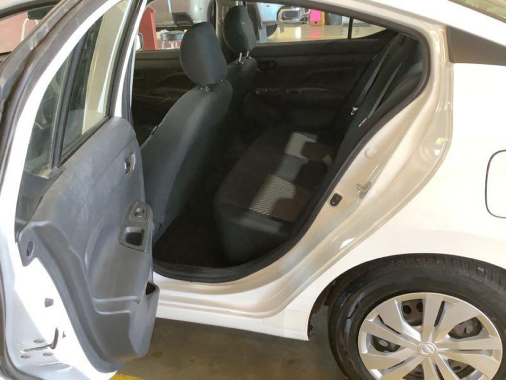 2020 Nissan Versa Image 6
