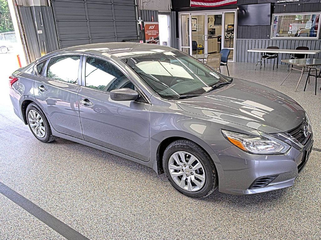 2016 Nissan Altima Image 1