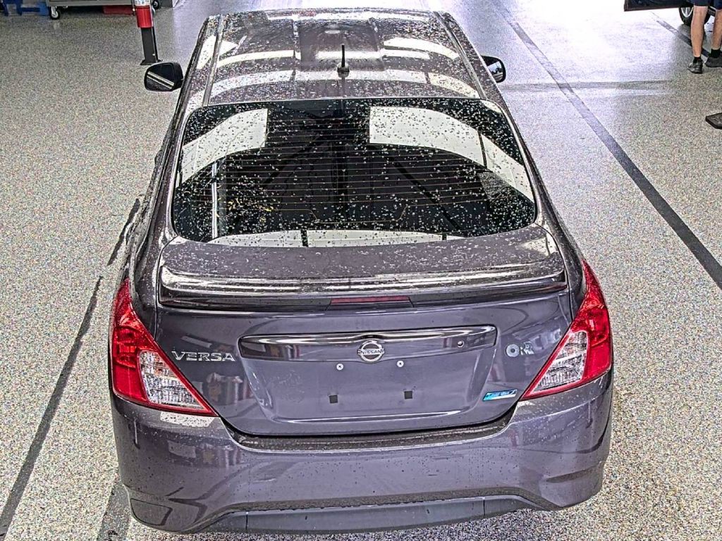 2015 Nissan Versa Image 2