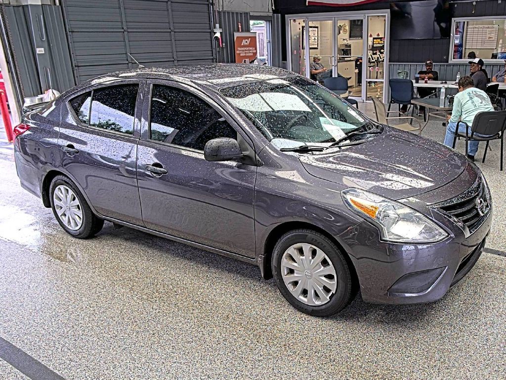 2015 Nissan Versa Image 3