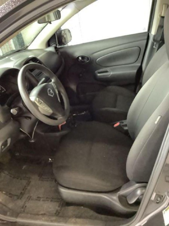 2015 Nissan Versa Image 4