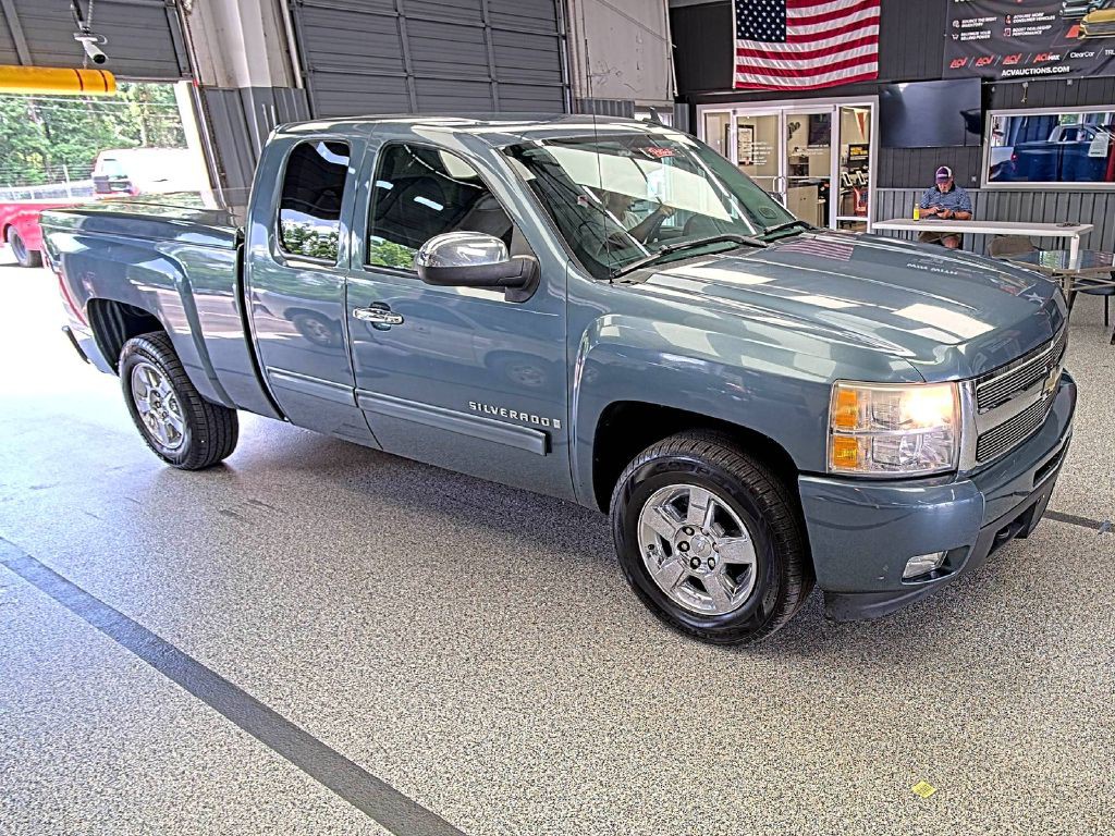 2009 Chevrolet Silverado 1500 Image 2