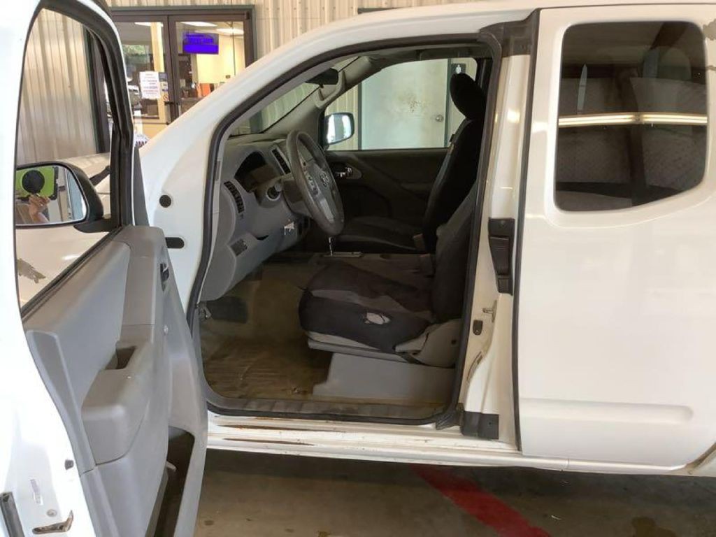 2017 Nissan Frontier Image 5