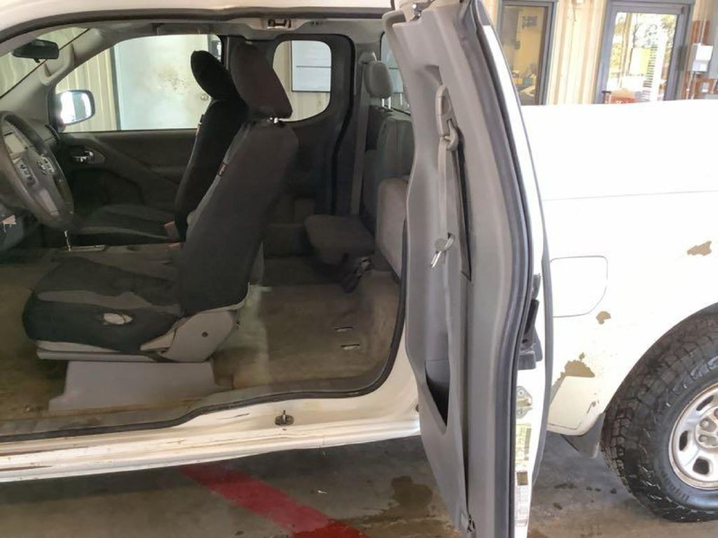 2017 Nissan Frontier Image 6